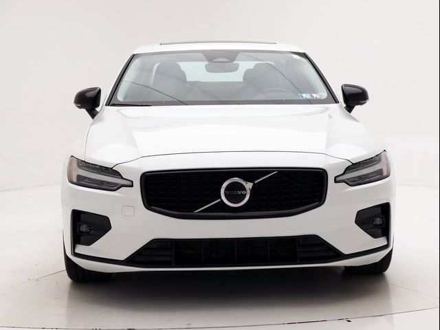 2024 Volvo S60 Plus Dark Theme