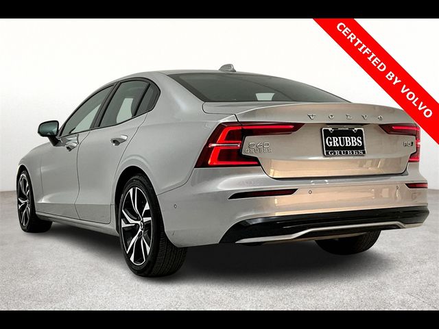 2024 Volvo S60 Plus Dark Theme