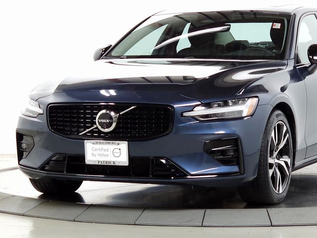 2024 Volvo S60 Plus Dark Theme