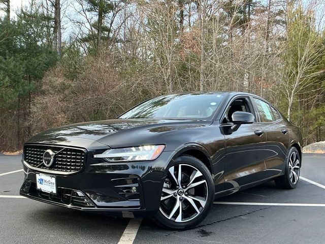 2024 Volvo S60 Plus Dark Theme