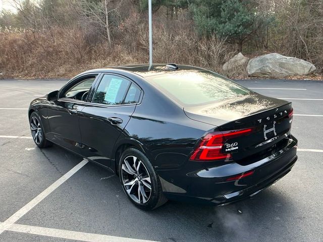 2024 Volvo S60 Plus Dark Theme