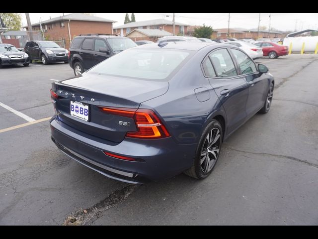 2024 Volvo S60 Plus Dark Theme