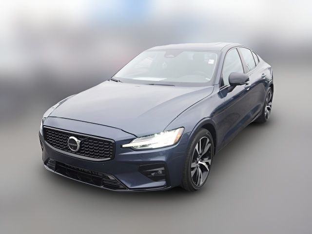 2024 Volvo S60 Plus Dark Theme