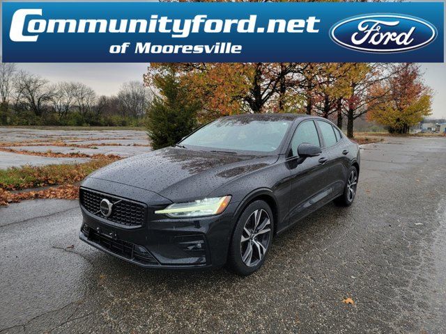 2024 Volvo S60 Plus Dark Theme