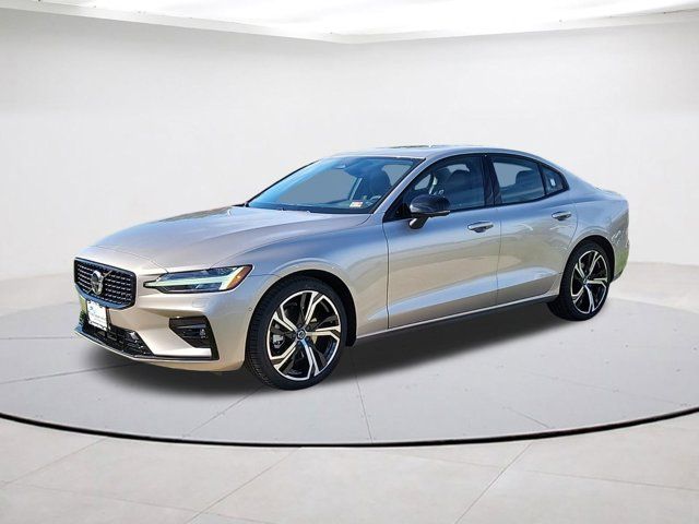 2024 Volvo S60 Plus Dark Theme