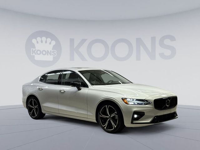 2024 Volvo S60 Plus Dark Theme
