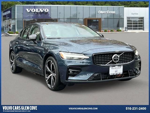 2024 Volvo S60 Plus Dark Theme