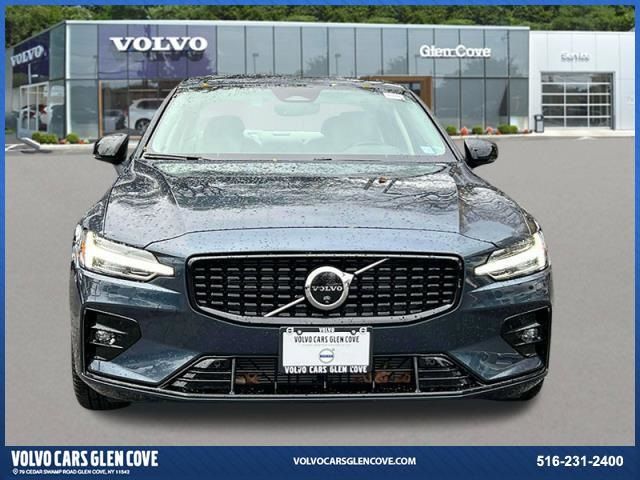 2024 Volvo S60 Plus Dark Theme