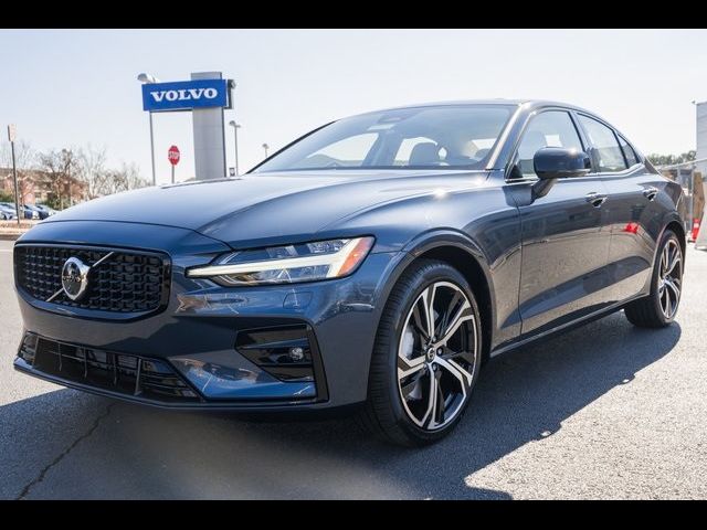 2024 Volvo S60 Plus Dark Theme