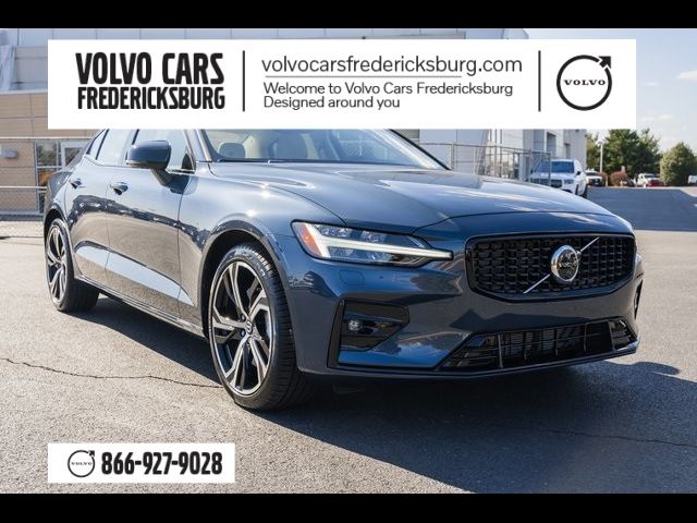 2024 Volvo S60 Plus Dark Theme