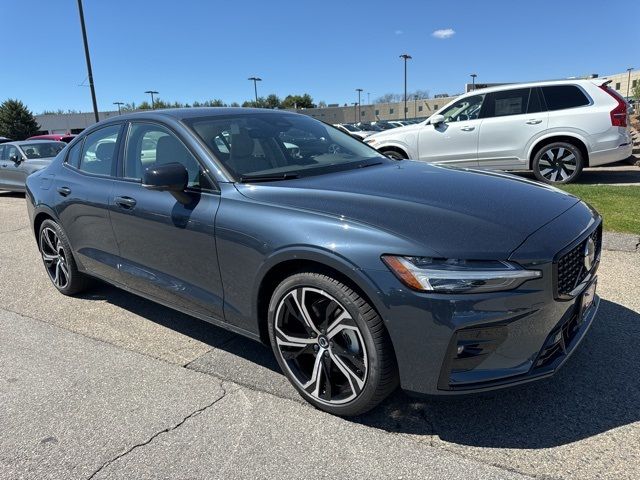 2024 Volvo S60 Plus Dark Theme