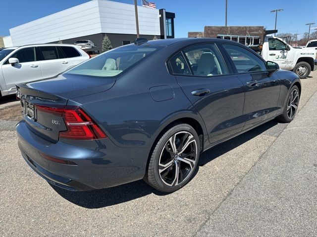 2024 Volvo S60 Plus Dark Theme