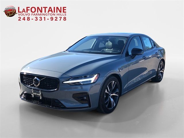 2024 Volvo S60 Plus Dark Theme