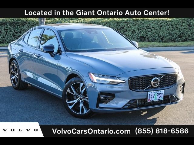 2024 Volvo S60 Plus Dark Theme