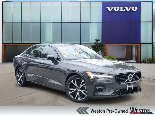 2024 Volvo S60 Plus Dark Theme