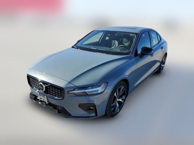 2024 Volvo S60 Plus Dark Theme