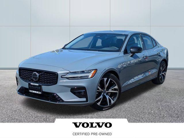 2024 Volvo S60 Plus Dark Theme