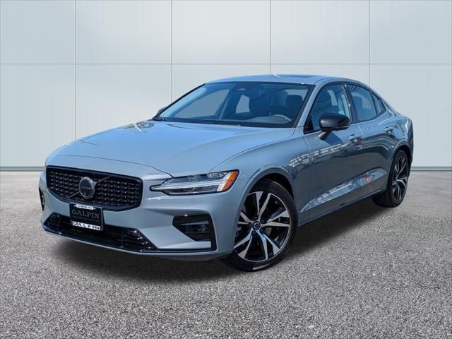 2024 Volvo S60 Plus Dark Theme