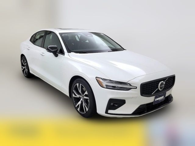 2024 Volvo S60 Plus Dark Theme