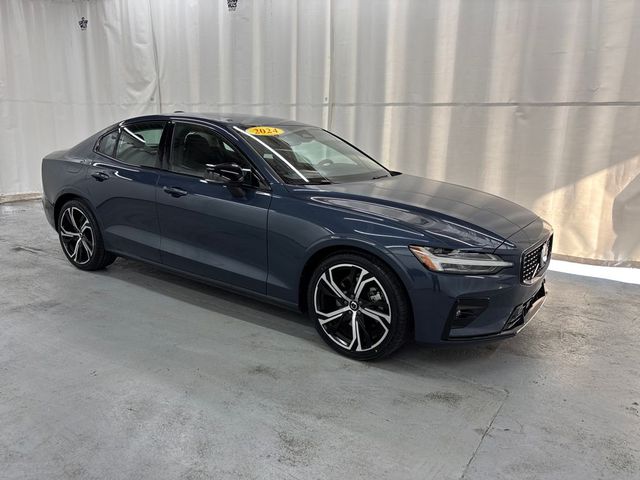 2024 Volvo S60 Plus Dark Theme