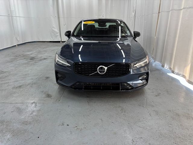 2024 Volvo S60 Plus Dark Theme