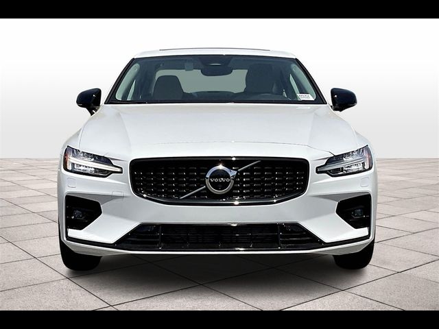 2024 Volvo S60 Plus Dark Theme