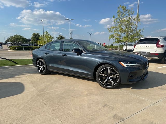 2024 Volvo S60 Plus Dark Theme