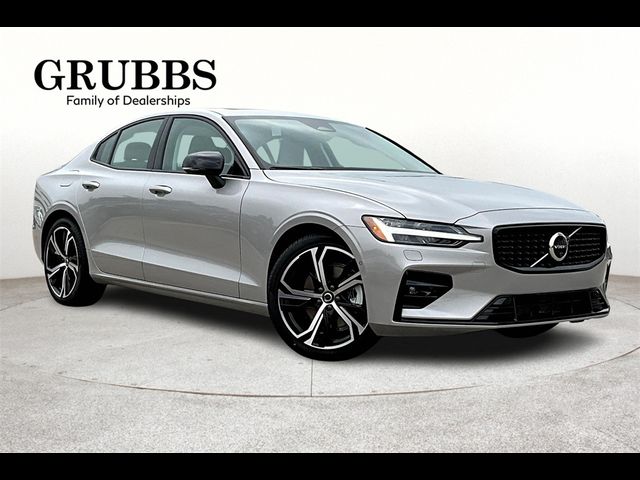 2024 Volvo S60 Plus Dark Theme