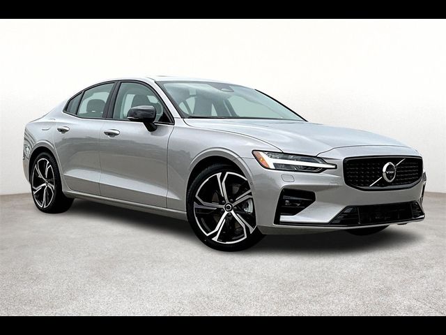 2024 Volvo S60 Plus Dark Theme