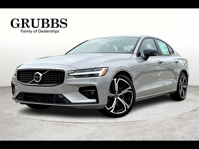 2024 Volvo S60 Plus Dark Theme