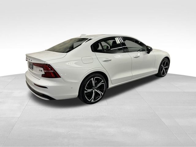 2024 Volvo S60 Plus Dark Theme