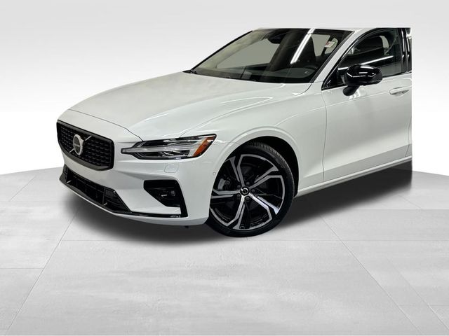 2024 Volvo S60 Plus Dark Theme