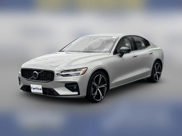 2024 Volvo S60 Plus Dark Theme