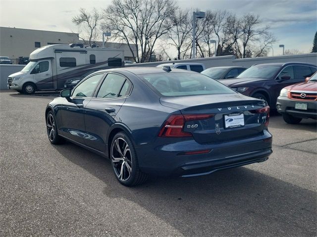 2024 Volvo S60 Plus Dark Theme