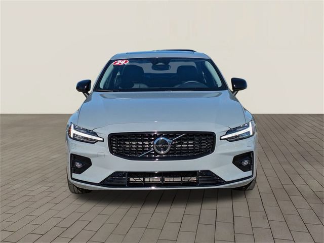 2024 Volvo S60 Plus Dark Theme