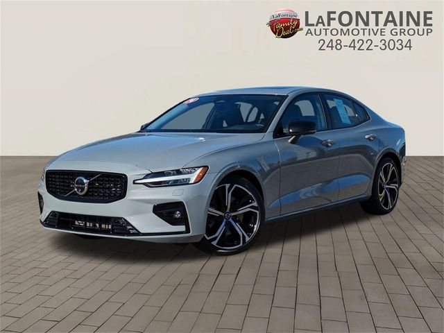 2024 Volvo S60 Plus Dark Theme