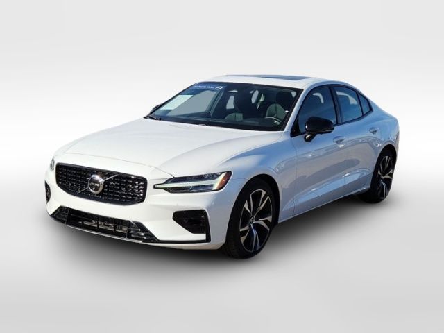 2024 Volvo S60 Plus Dark Theme