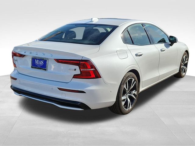 2024 Volvo S60 Plus Dark Theme