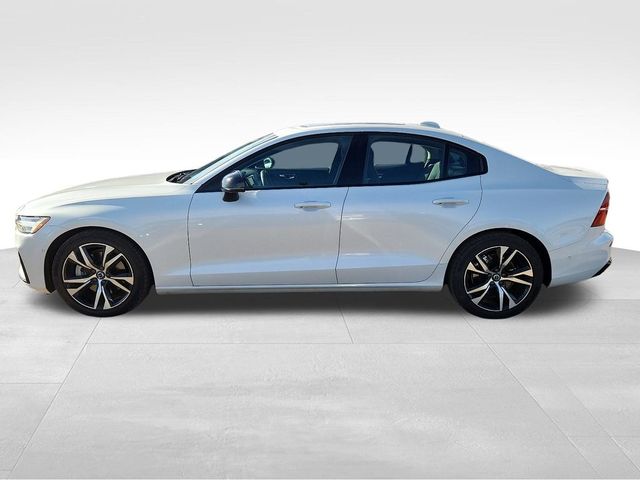 2024 Volvo S60 Plus Dark Theme