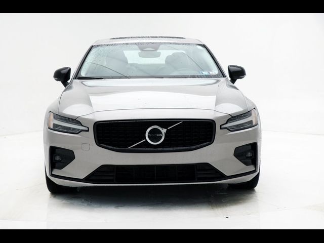 2024 Volvo S60 Plus Dark Theme