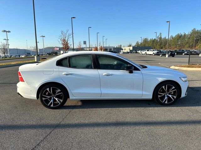 2024 Volvo S60 Plus Dark Theme