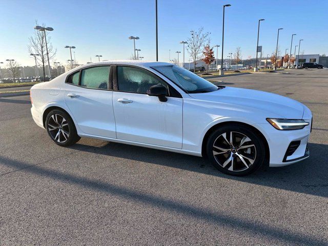 2024 Volvo S60 Plus Dark Theme