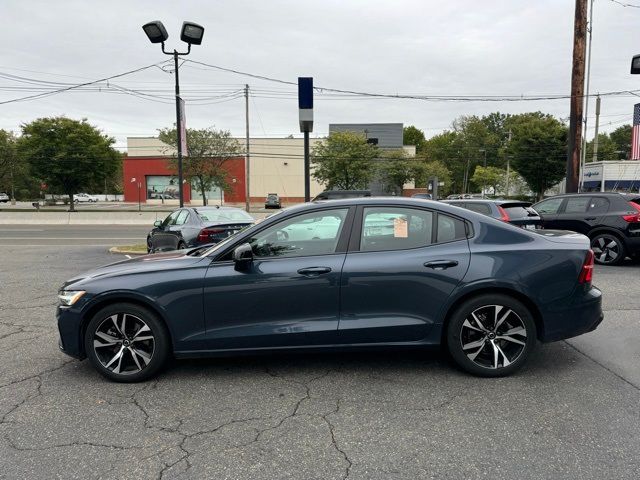 2024 Volvo S60 Plus Dark Theme