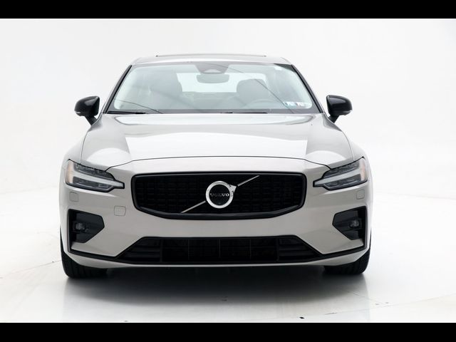 2024 Volvo S60 Plus Dark Theme