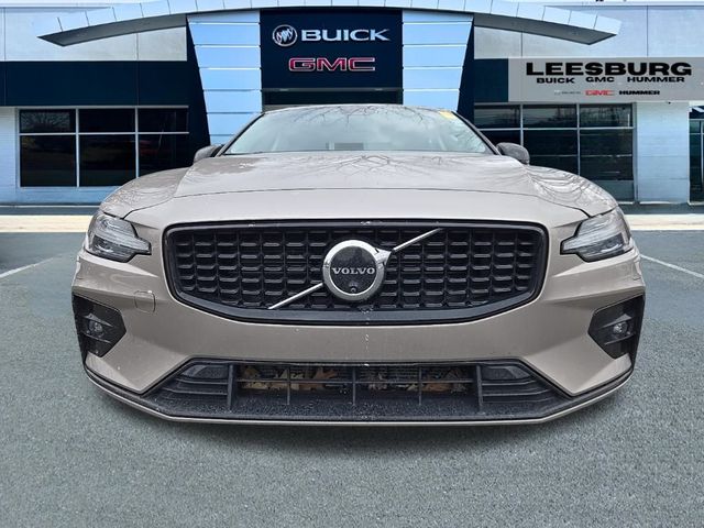 2024 Volvo S60 Plus Dark Theme