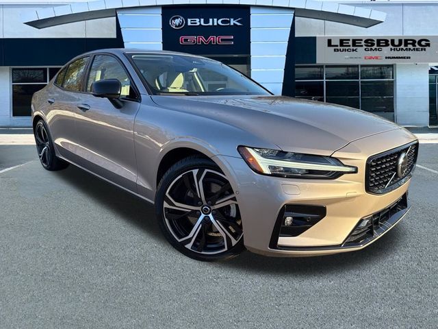 2024 Volvo S60 Plus Dark Theme