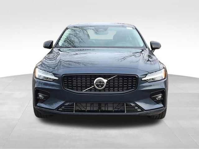 2024 Volvo S60 Plus Dark Theme