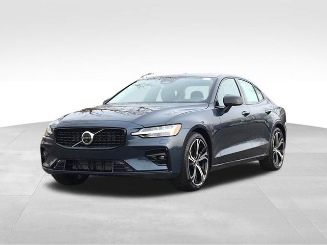 2024 Volvo S60 Plus Dark Theme