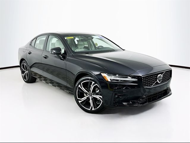 2024 Volvo S60 Plus Dark Theme