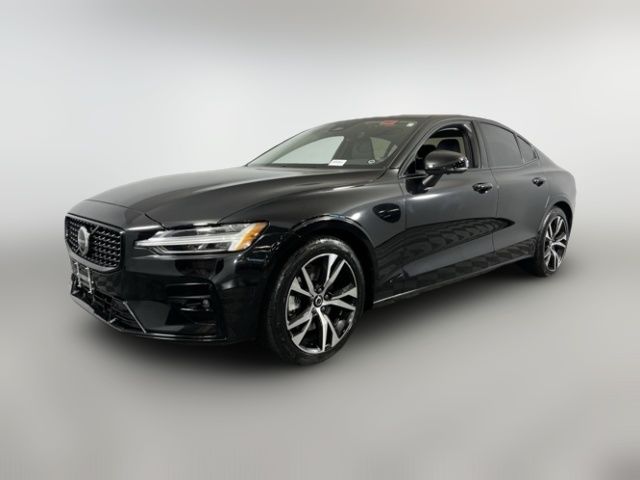 2024 Volvo S60 Plus Dark Theme